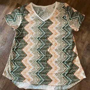 LuLaRoe Christy tee 2x v-neck